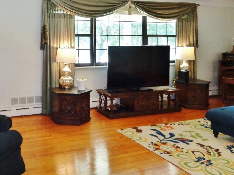 More Photos Of 4911 N Bend Rd, Cincinnati Office Residential For Sale