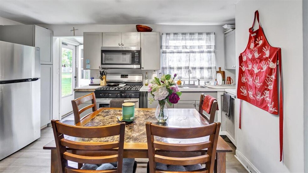 More Photos Of 18 N Shore Rd, Montauk Apartments For Sale