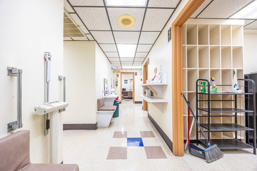 More Photos Of 1226 SW Main Blvd, Lake City Medical For Sale