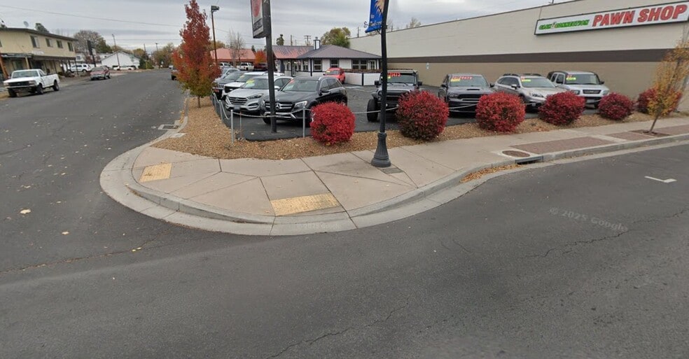 More Photos Of 560 NW Birch Ave, Redmond Auto Dealership For Sale