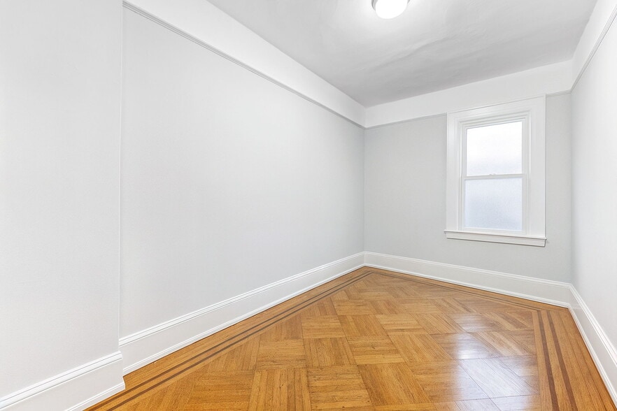 More Photos Of 2053 E 16th St, Brooklyn Flex For Sale