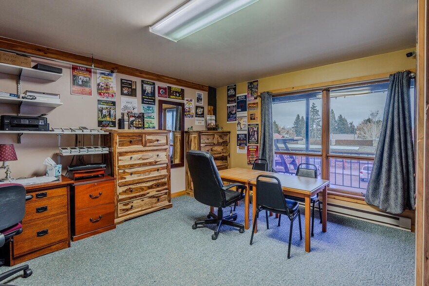 More Photos Of 117 Pine St, Pinedale Restaurant For Sale