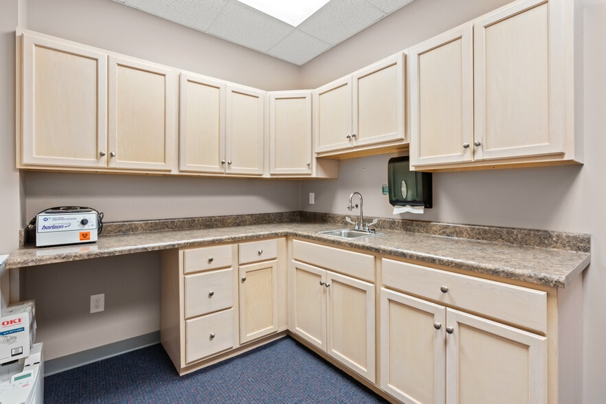 More Photos Of 600 W Salisbury St, Asheboro Medical For Lease