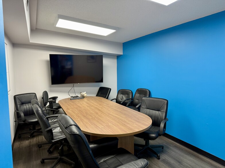 More Photos Of 4004 97th St NW, Edmonton Flex For Lease