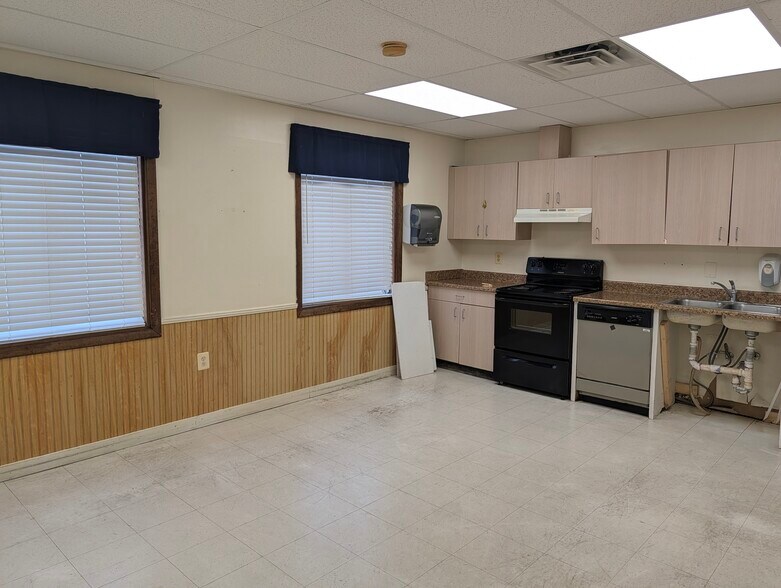 More Photos Of 9380 Forestwood Ln, Manassas Office For Lease