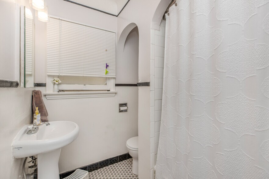 More Photos Of 1117 Mira Mar Ave, Long Beach Apartments For Sale