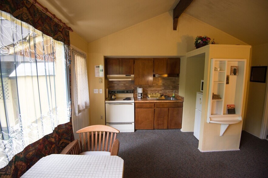 More Photos Of 20250 Highway 116, Monte Rio Hotel For Sale