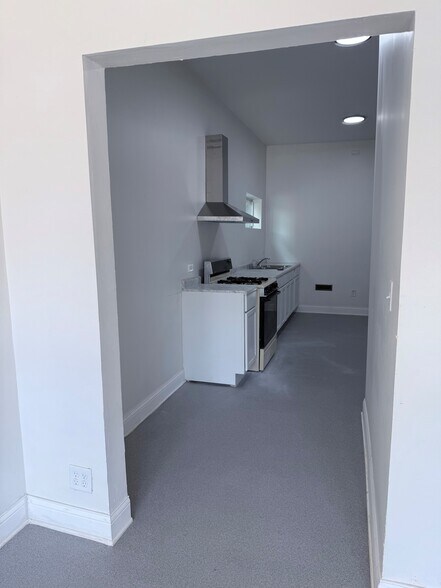 More Photos Of 100-102 N Ohio St, Aurora Storefront Retail Residential For Sale