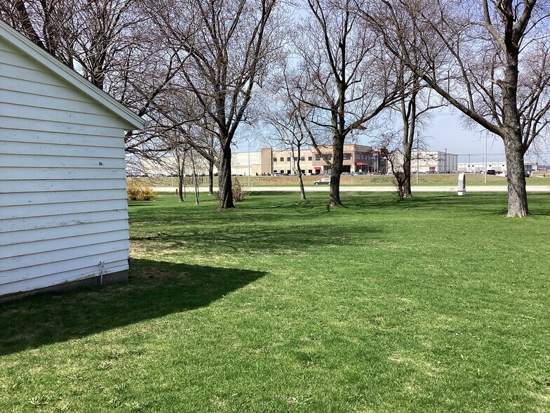 More Photos Of 2525 Oakwood Rd, Oak Creek Schools For Sale