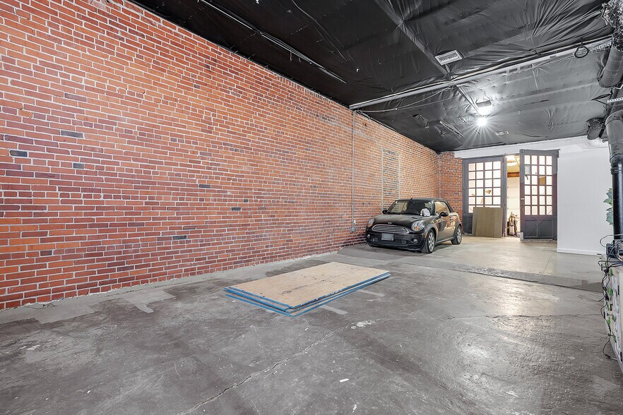 More Photos Of 660 N Thompson St, Portland Showroom For Sale