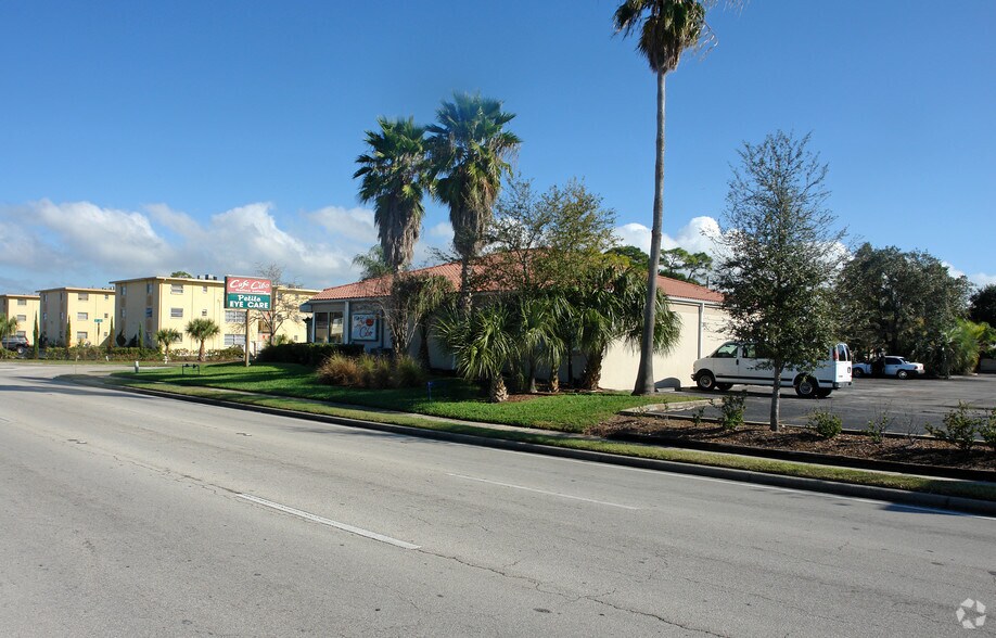 More Photos Of 8695-8697 4th St N, Saint Petersburg Freestanding For Lease