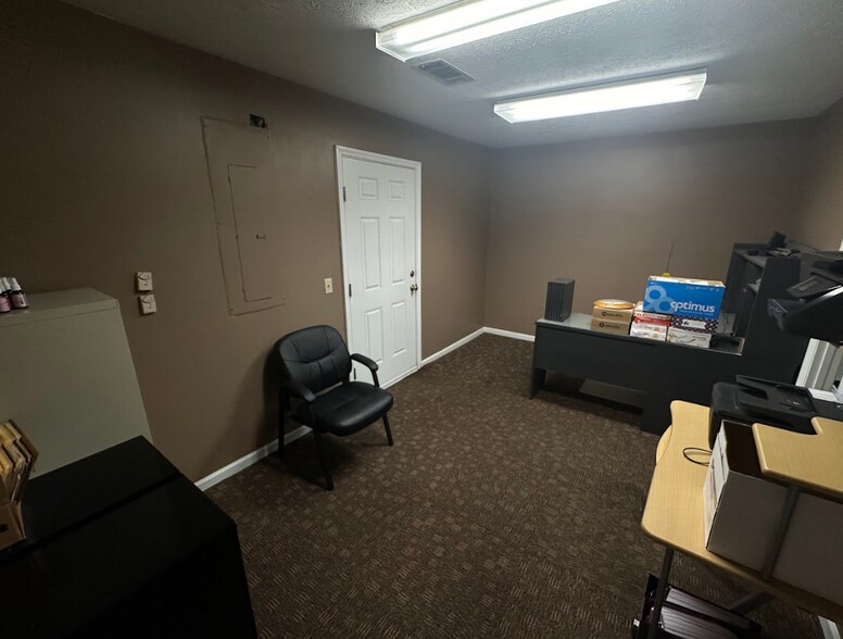 More Photos Of 310 Ford Dr, Columbus Office For Sale