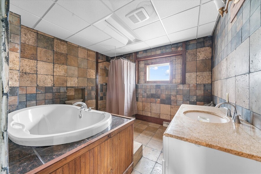 More Photos Of 102 S Richmond St, Fleetwood Warehouse For Sale