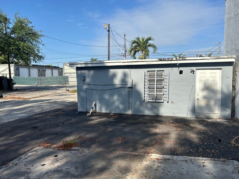 More Photos Of 2201 SW 58th Ter, West Park Contractor Storage Yard For Lease