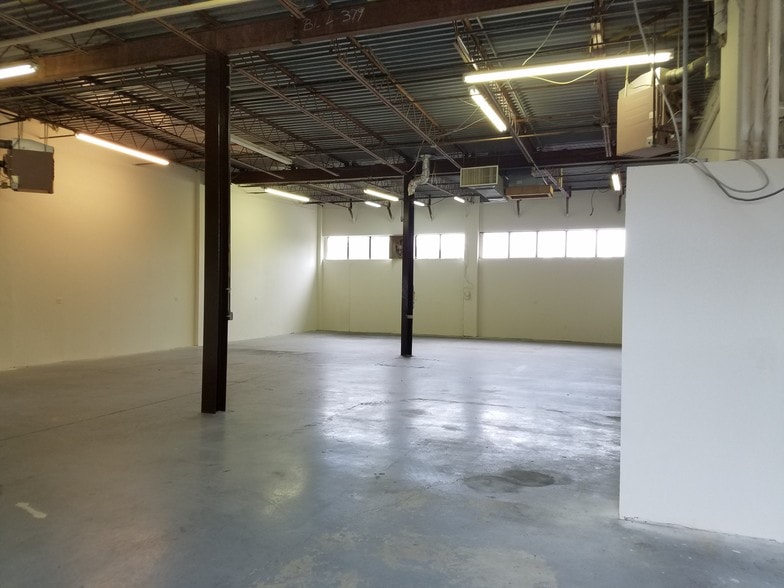 More Photos Of 18775 N Frederick Rd, Gaithersburg Warehouse For Lease