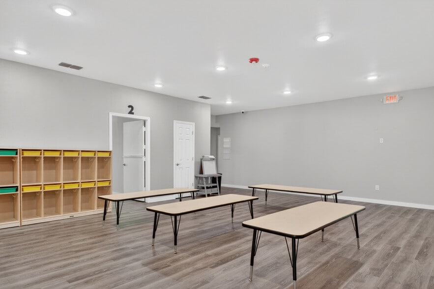 More Photos Of 109 Jasper Dr, Marshall Office For Sale