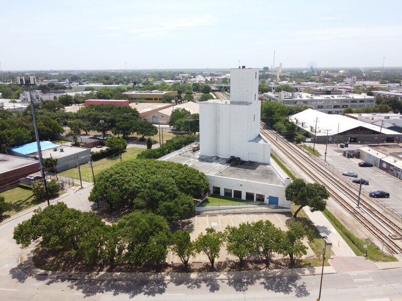 More Photos Of 3800 Main St, Dallas Office For Lease