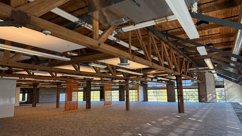 More Photos Of 801 S 60th St, West Allis Office For Lease