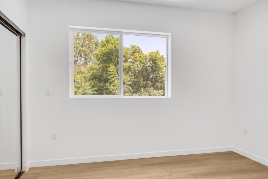 More Photos Of 10828 Hesby St, North Hollywood Apartments For Sale