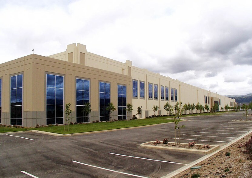 More Photos Of 850 Jarvis Dr, Morgan Hill Distribution For Lease