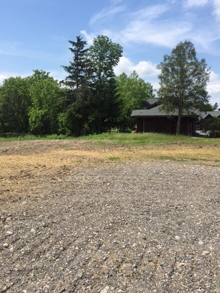 More Photos Of 844 W Genesee Street, Skaneateles General Retail For Sale
