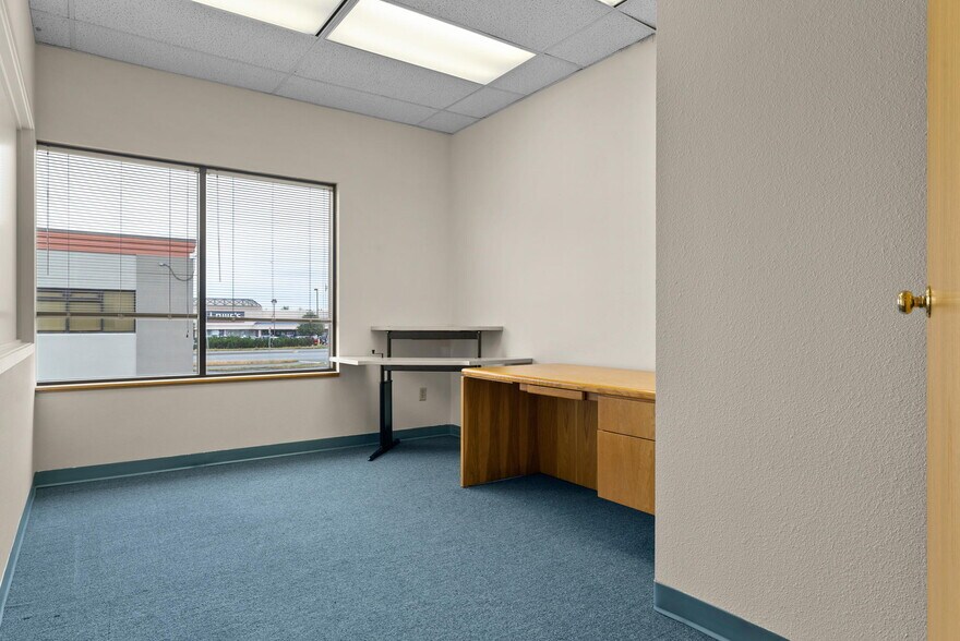 More Photos Of 4450 Cordova, Anchorage Office For Lease
