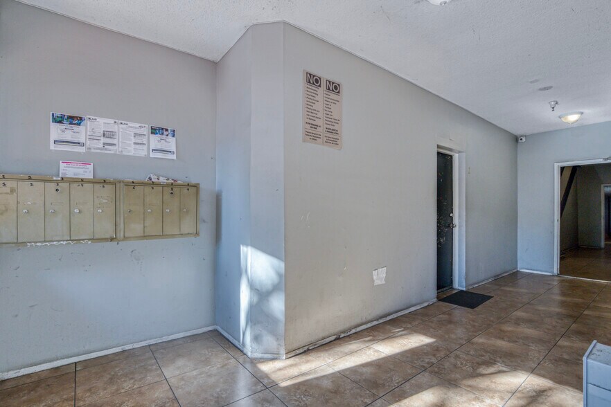 More Photos Of 1513 W 12th Pl, Los Angeles Apartments For Sale