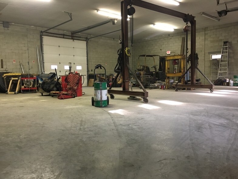 More Photos Of 3211 Bordentown Ave, Parlin Industrial For Sale