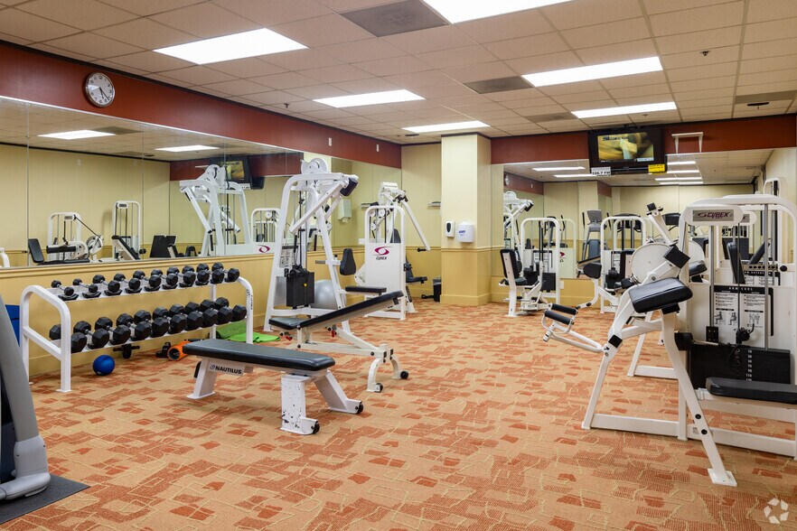 More Photos Of 14950 Heathrow Forest Pky, Houston Office For Lease