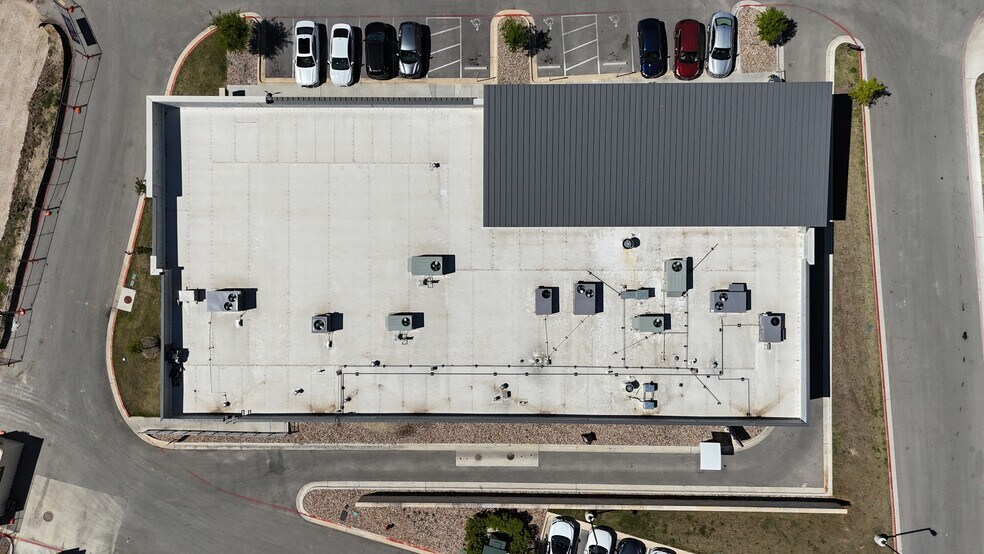 More Photos Of 635 University Blvd, Round Rock Storefront For Sale