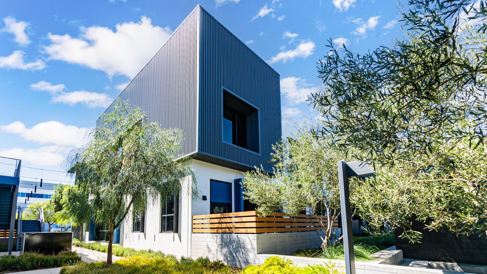 More Photos Of 3081-3085 N Hollywood Way, Burbank Loft Creative Space For Lease