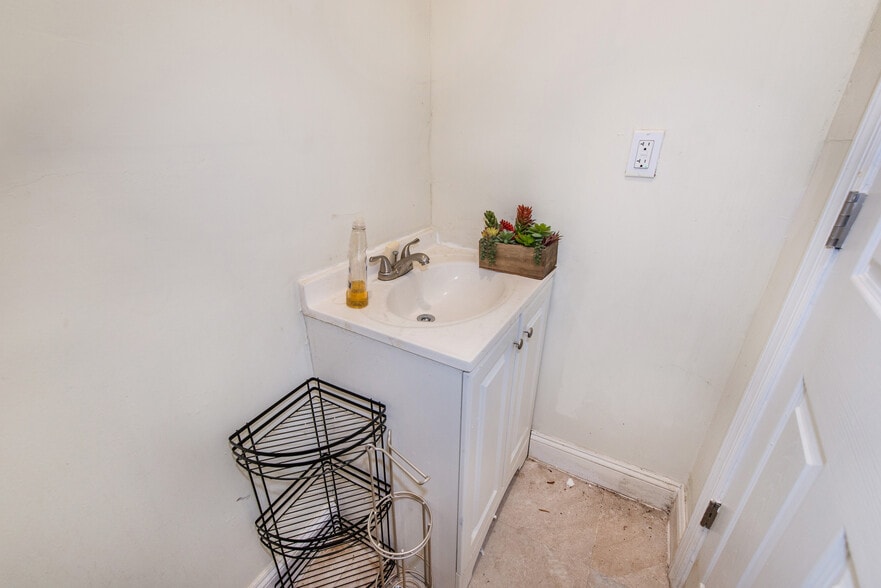 More Photos Of 357 16th Ave, Irvington Storefront Retail Residential For Sale