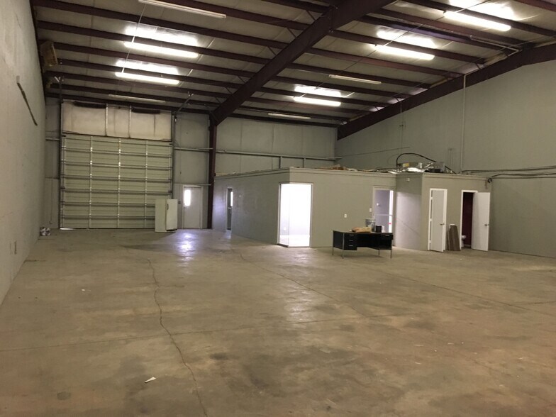 More Photos Of 6030-6040 Brittmoore Rd, Houston Warehouse For Lease