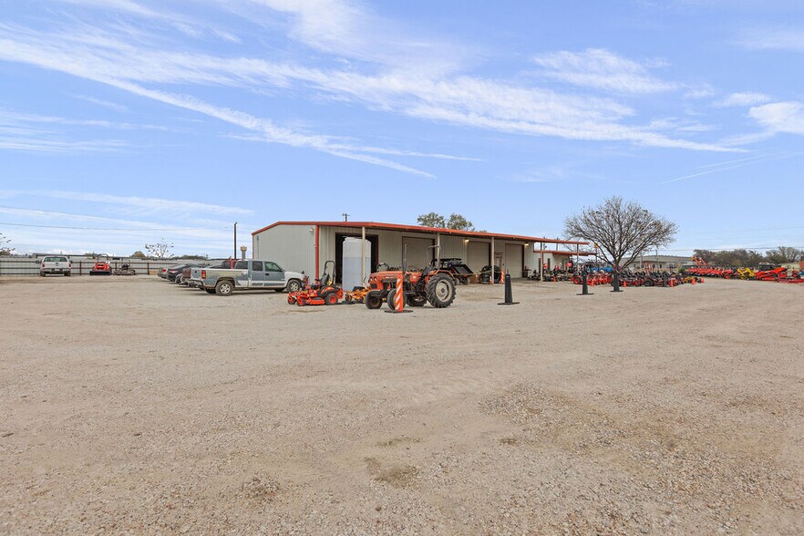 More Photos Of 3456 S Burleson Blvd, Alvarado Freestanding For Sale