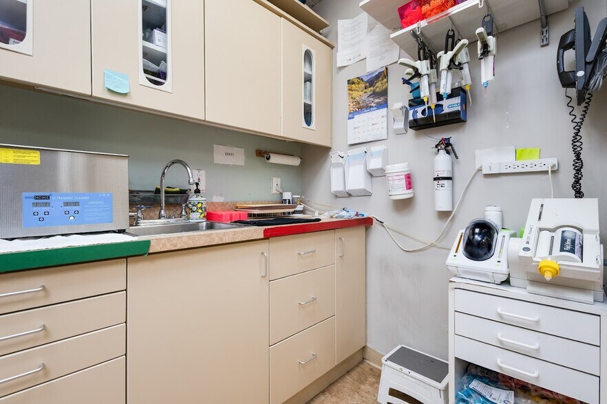 More Photos Of 4400 MacArthur Blvd NW, Washington Office For Sale