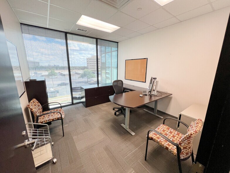 More Photos Of 303 Veterans Airpark Ln, Midland Office For Lease