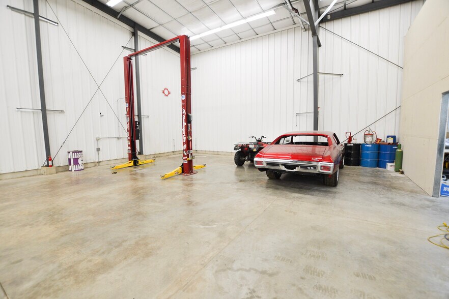 More Photos Of 113 Gulf Stream dr, Lewistown Service For Sale