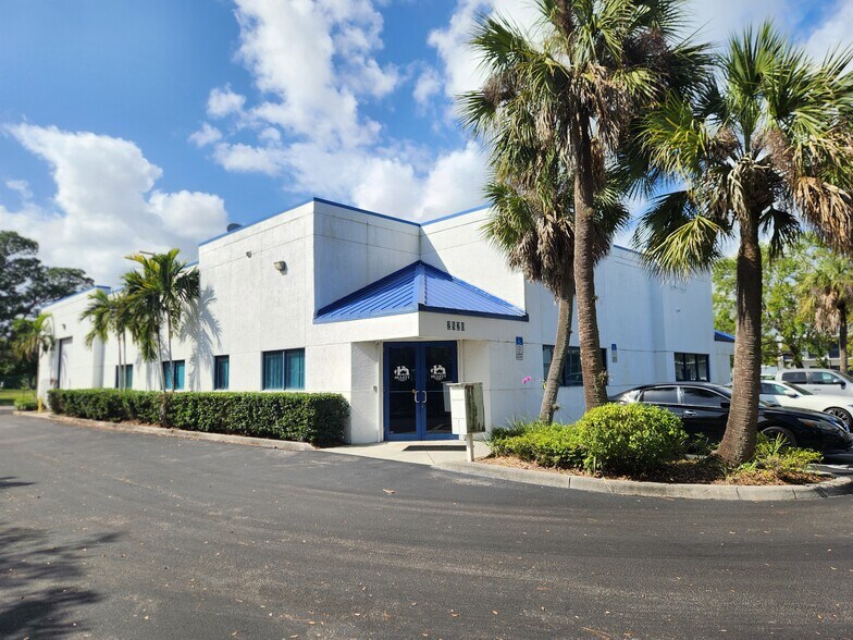 More Photos Of 2820 Reynolds Dr, Fort Pierce Warehouse For Lease