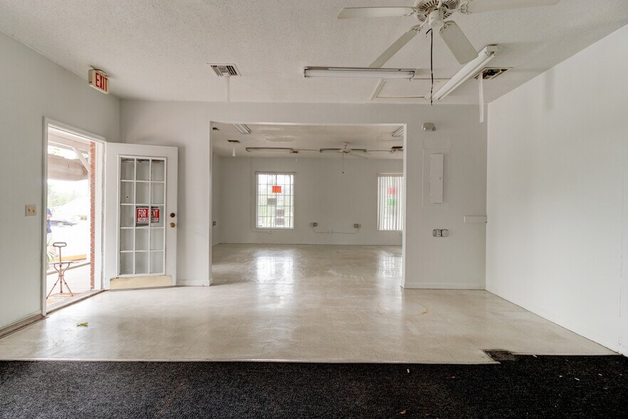 More Photos Of 2820 Howland Blvd, Deltona Storefront Retail Office For Sale