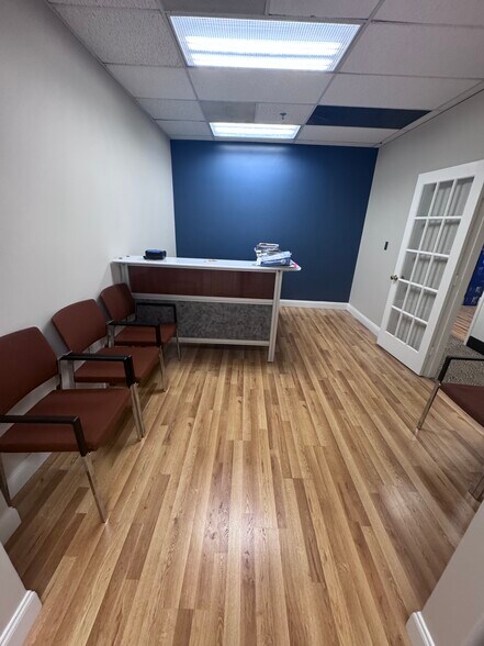 More Photos Of 20 Pidgeon Hill Dr, Sterling Medical For Sale