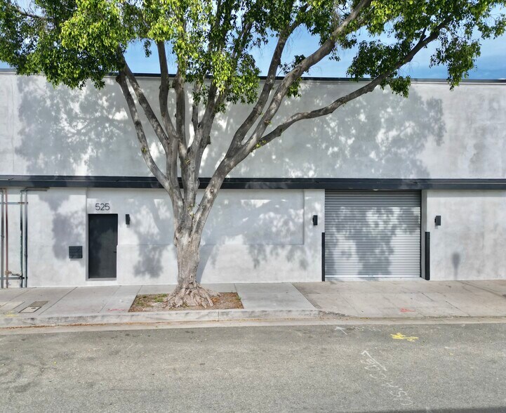 More Photos Of 525 W Windsor Rd, Glendale Manufacturing For Sale