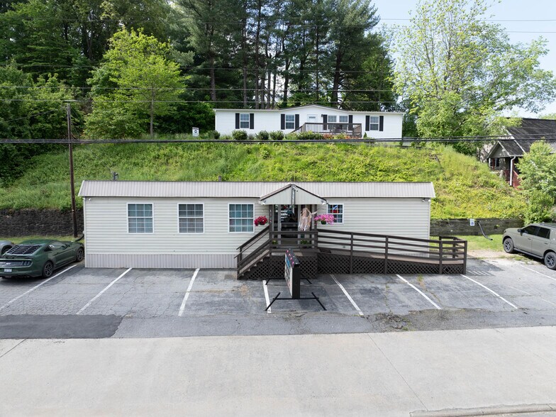 More Photos Of 8305 Carolina Blvd, Clyde Freestanding For Sale