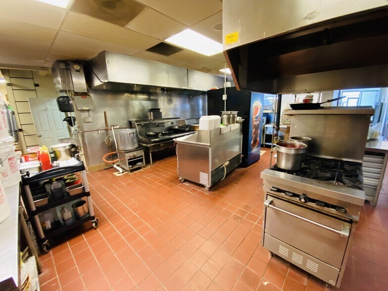 More Photos Of 808 S Illinois Ave, Republic Fast Food For Sale