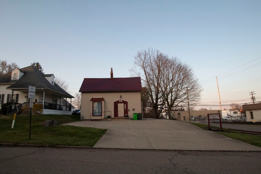 More Photos Of 208 2nd St SW, Carrollton Freestanding For Sale