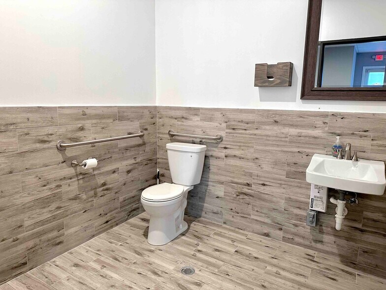 More Photos Of 255 W Lebanon, Frisco Medical For Lease