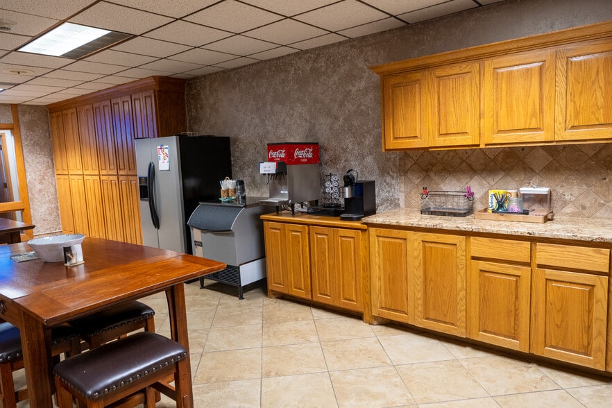More Photos Of 125 W Missouri Ave, Midland Office For Lease