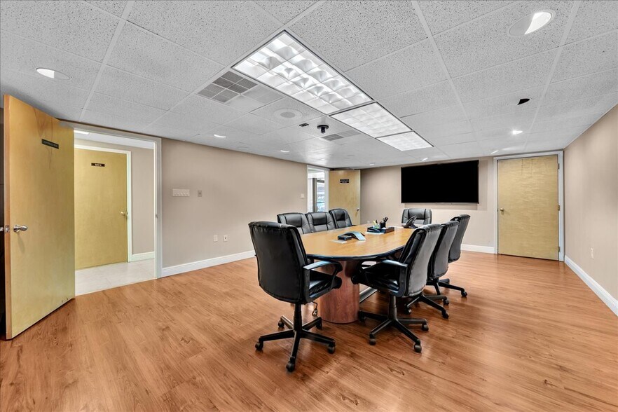 More Photos Of 6187 NW 167th St, Miami Lakes Office For Sale