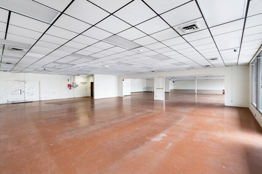 More Photos Of 11211 E Sprague Ave, Spokane Valley Storefront For Sale