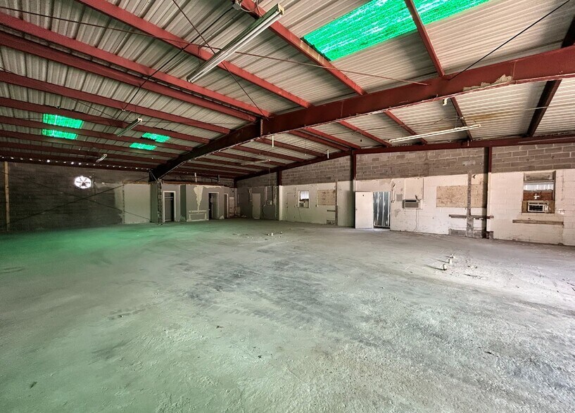 More Photos Of 8019 Richards St, Houston Warehouse For Sale