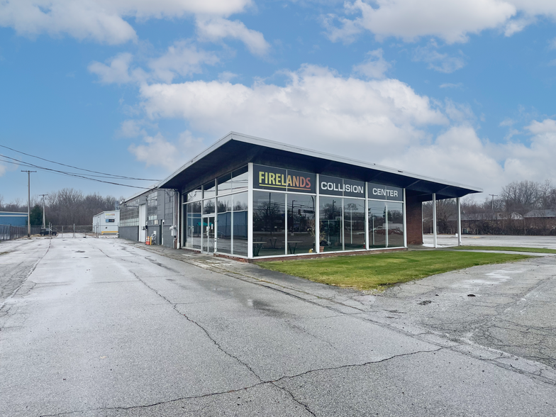 Primary Photo Of 4545 Liberty Ave, Vermilion Auto Repair For Sale